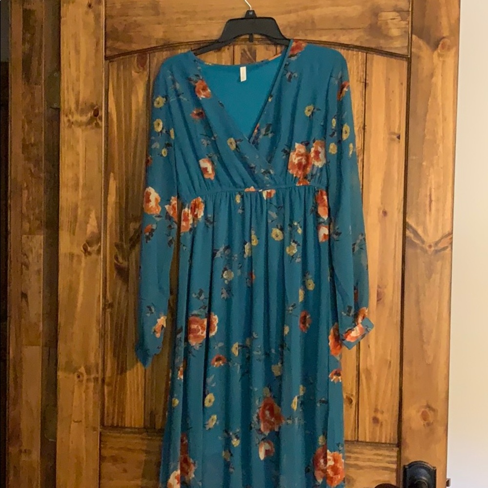 Worn once! Beautiful blue floral maxi dress